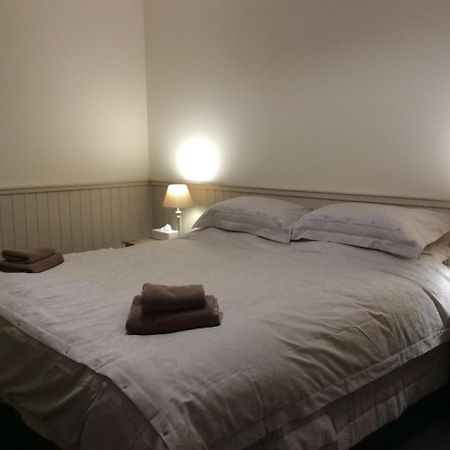Dundrennan Crown And Anchor B&B 외부 사진