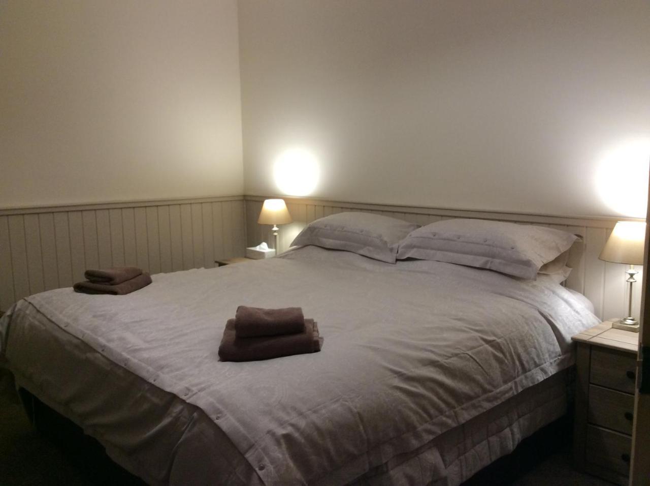 Dundrennan Crown And Anchor B&B 외부 사진