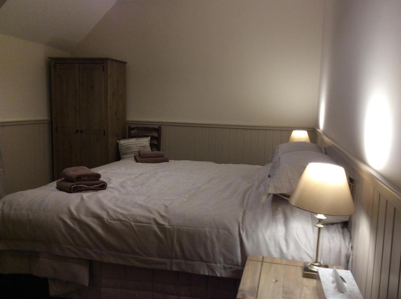 Dundrennan Crown And Anchor B&B 외부 사진