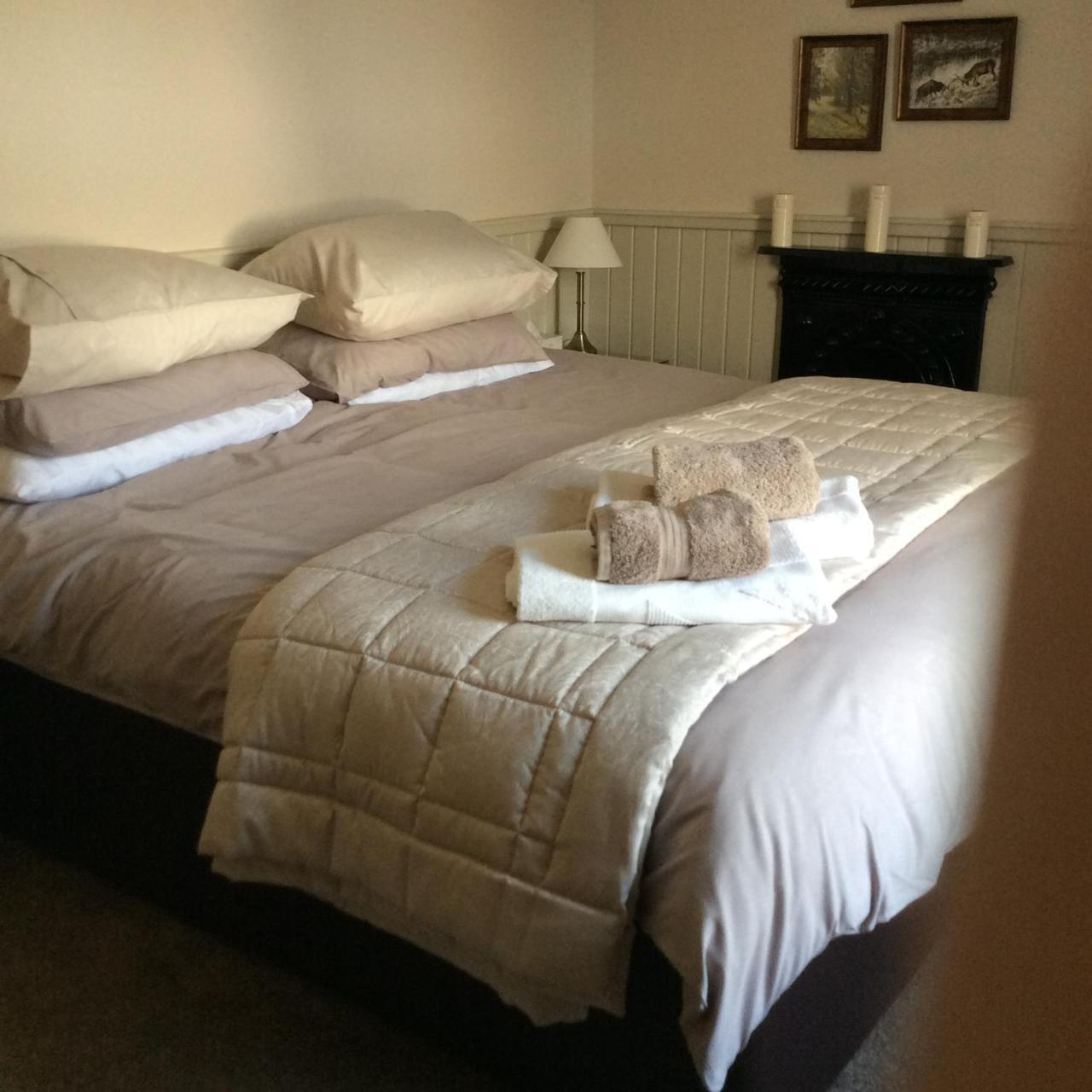 Dundrennan Crown And Anchor B&B 외부 사진